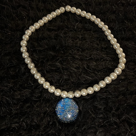 Blue Glittery Marble Glass & Stretch Faux Pearls Hand Design Necklace - Picture 15 of 17